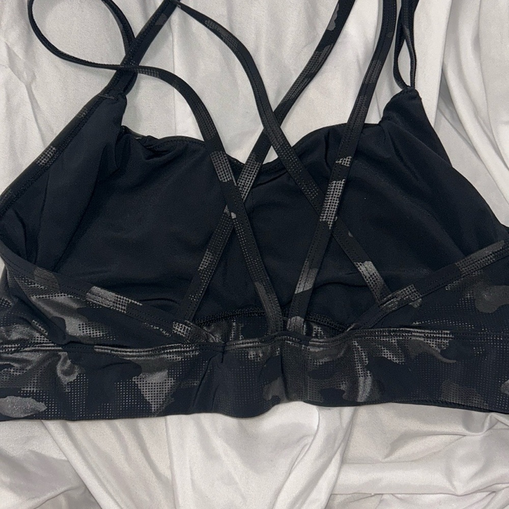EUC All in Motion XL Black Camo Sports Bra